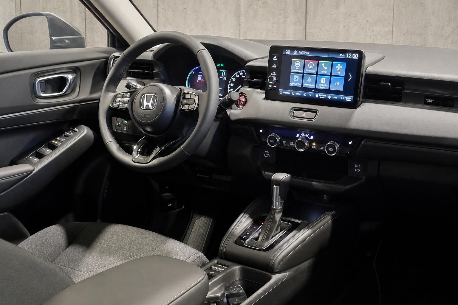 Honda Cockpit mit Lenkrad, Digitaltacho und Touchscreen-Infotainment
