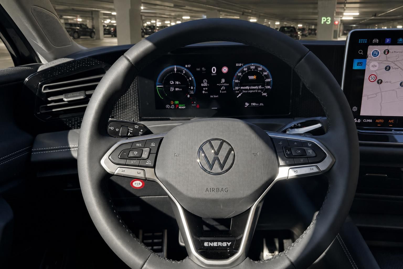 VW Tiguan Energy Lenkrad mit Digitalcockpit und Touchscreen-Display