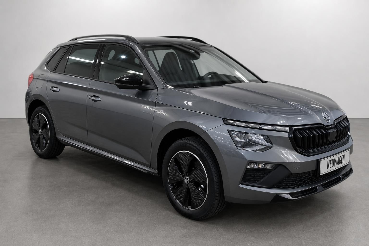 Škoda Kamiq Frontansicht schräg in Grau, moderner Kompakt-SUV
