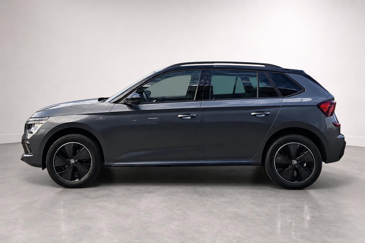 Skoda Kamiq Seitenansicht, Grau, komplette Fahrzeugansicht