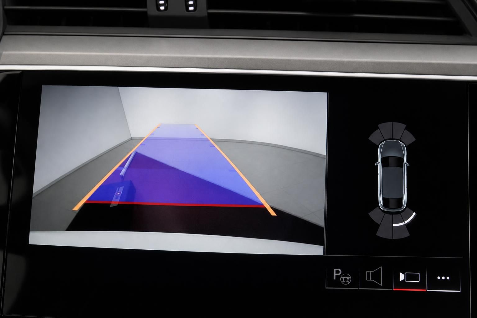 Audi Rückfahrkamera mit Einparkhilfe auf dem Touchscreen