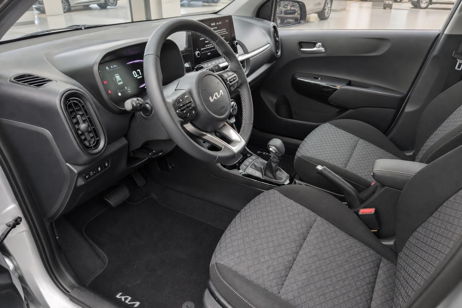 Kia Picanto Cockpit mit Lenkrad und Schaltung