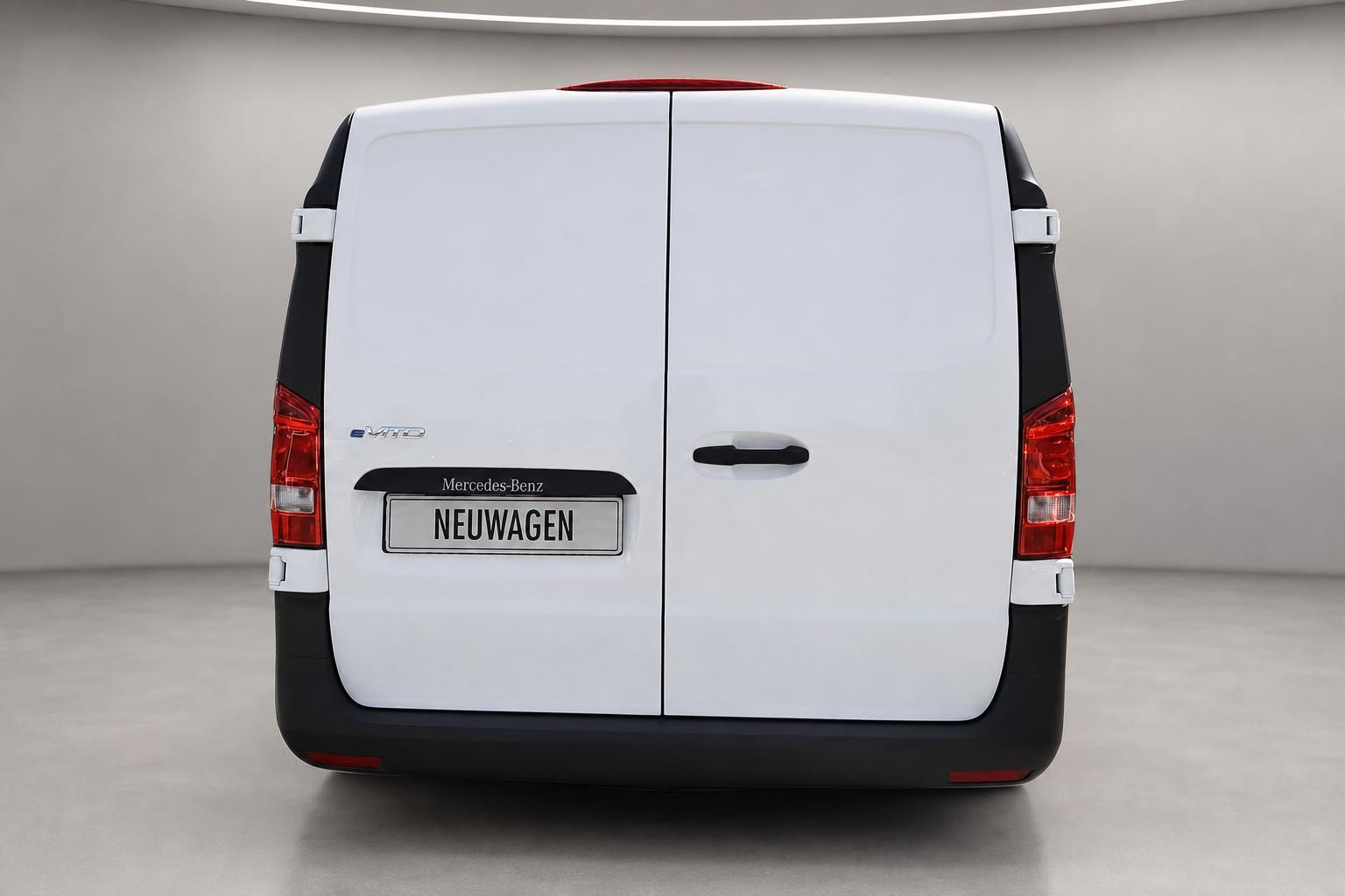 Mercedes-Benz eVito Kastenwagen weiß, Heckansicht frontal im Studio