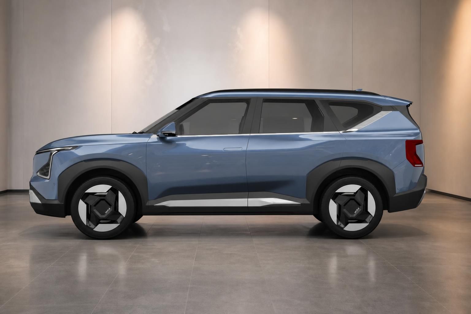 Kia SUV in Blau Seitenansicht im Showroom