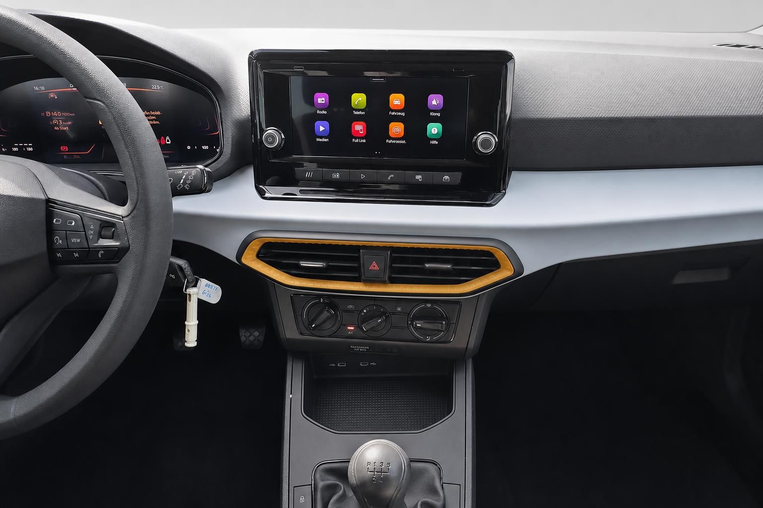 SEAT Mittelkonsole mit Touchscreen, Schaltung und Klimabedienung