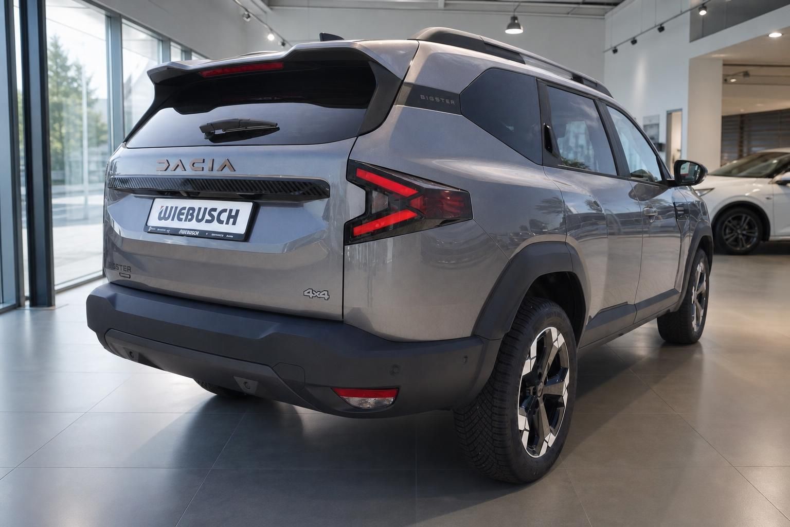 Dacia SUV Heckansicht grau metallic im Autohaus Wiebusch
