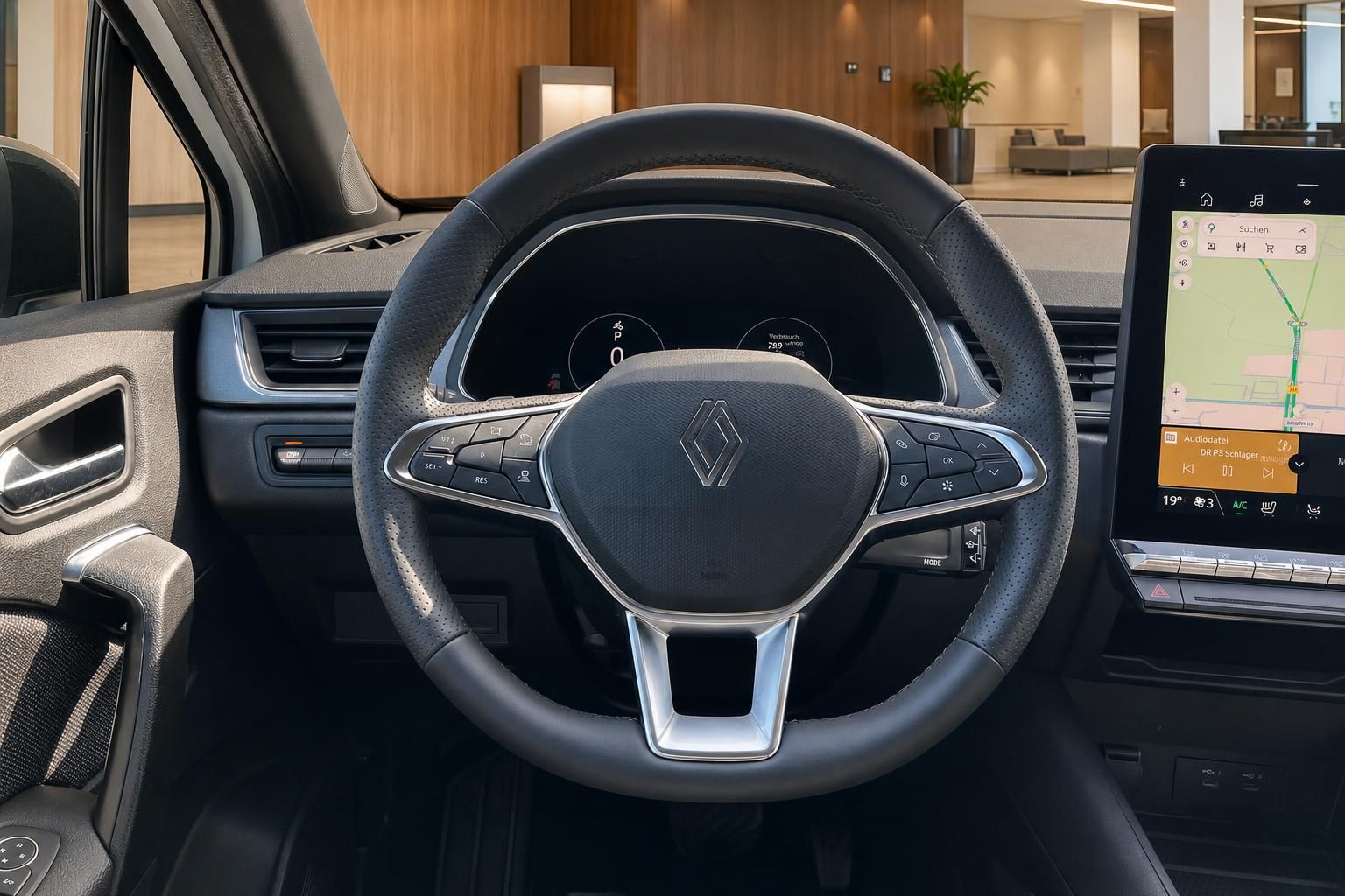 Renault Innenraum mit Lenkrad und digitalem Armaturenbrett - modernes Cockpit-Design