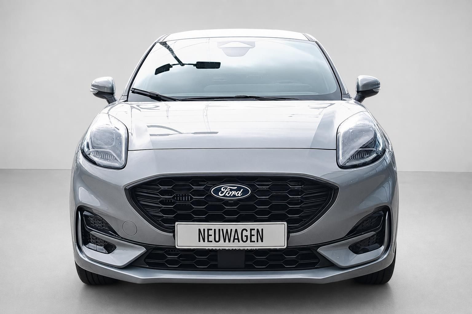 Ford Puma Neuwagen in Silber, Frontansicht mit Kennzeichen NEUWAGEN
