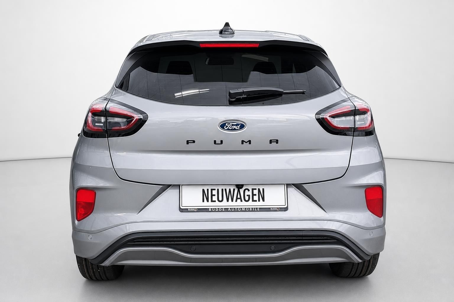 Ford Puma silber Heckansicht mit Kennzeichen Neuwagen