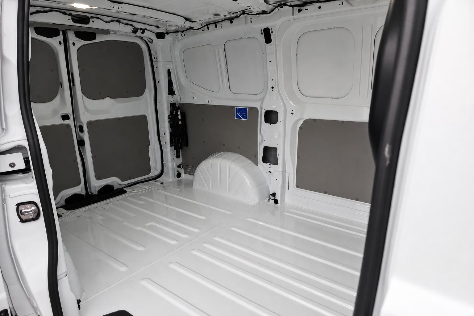 Leerer Laderaum VW Transporter Kastenwagen von innen