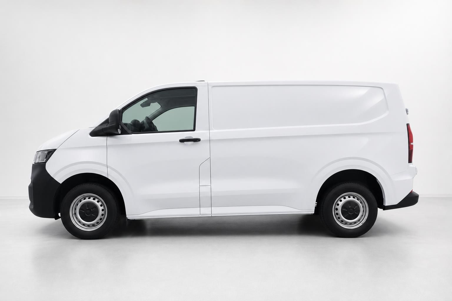 Weißer VW Transporter Kastenwagen Seitenansicht im Studio