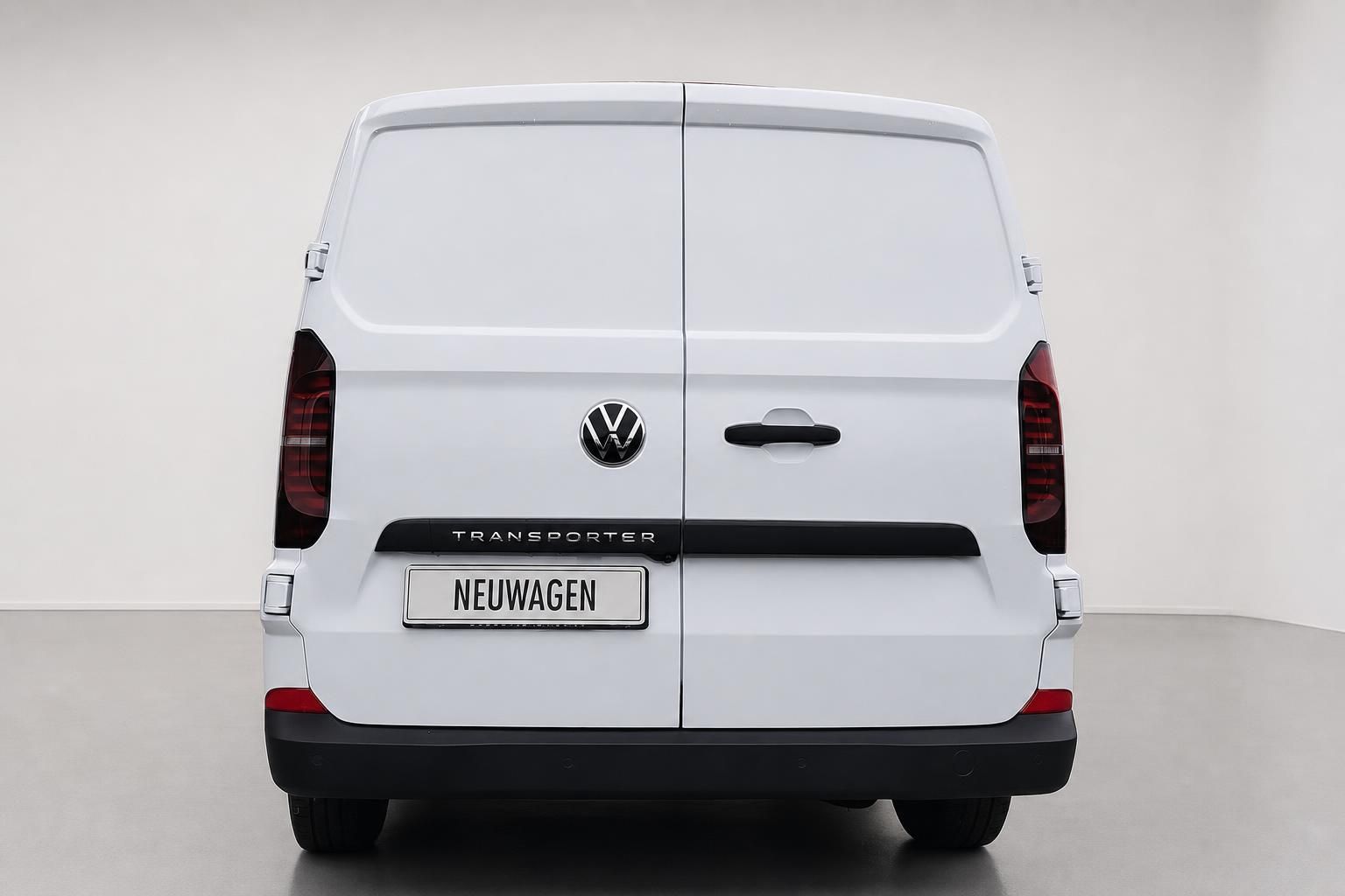 VW Transporter Heckansicht mit Kennzeichen Neuwagen im Studio