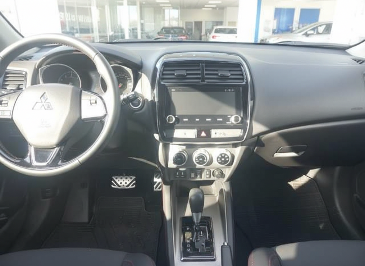 Mitsubishi ASX Innenraum mit Touchscreen, Automatikgetriebe und Mitsubishi Lenkrad