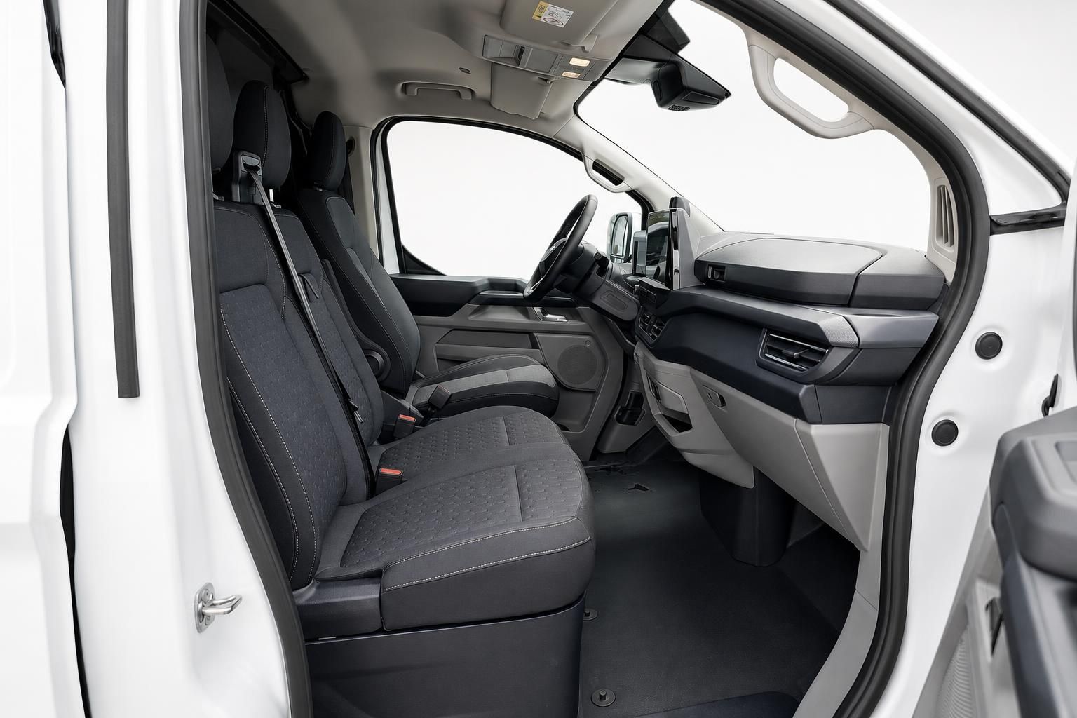 Ford Transit Innenraum Vordersitze und Armaturenbrett Ansicht