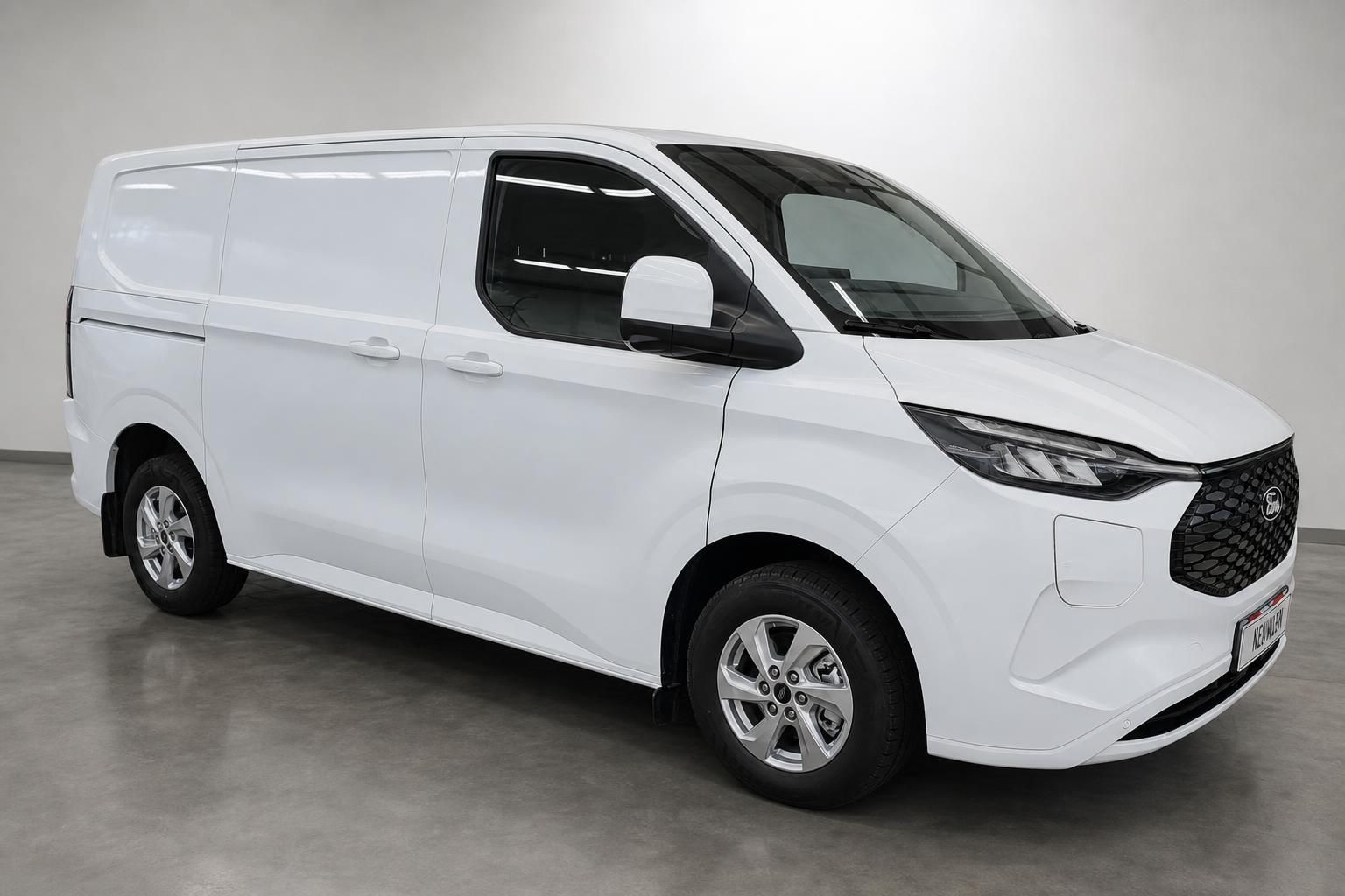 Ford Transit Custom weiß Kastenwagen Frontansicht schräg