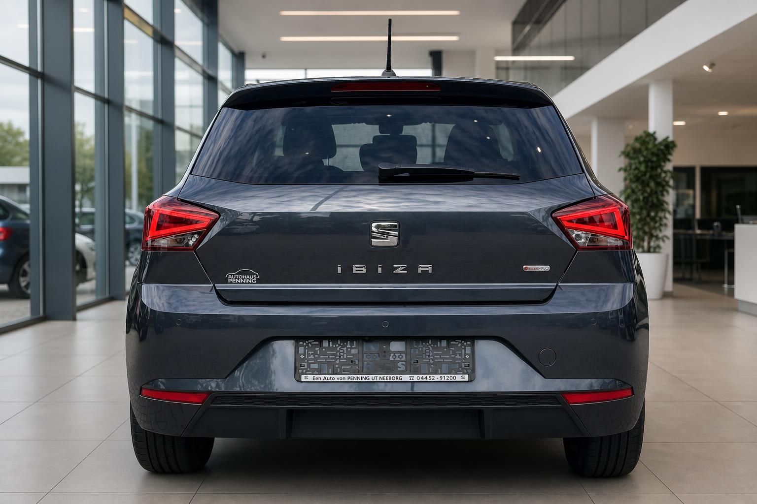 SEAT Ibiza Heckansicht mit Rückleuchten im Autohaus Penning