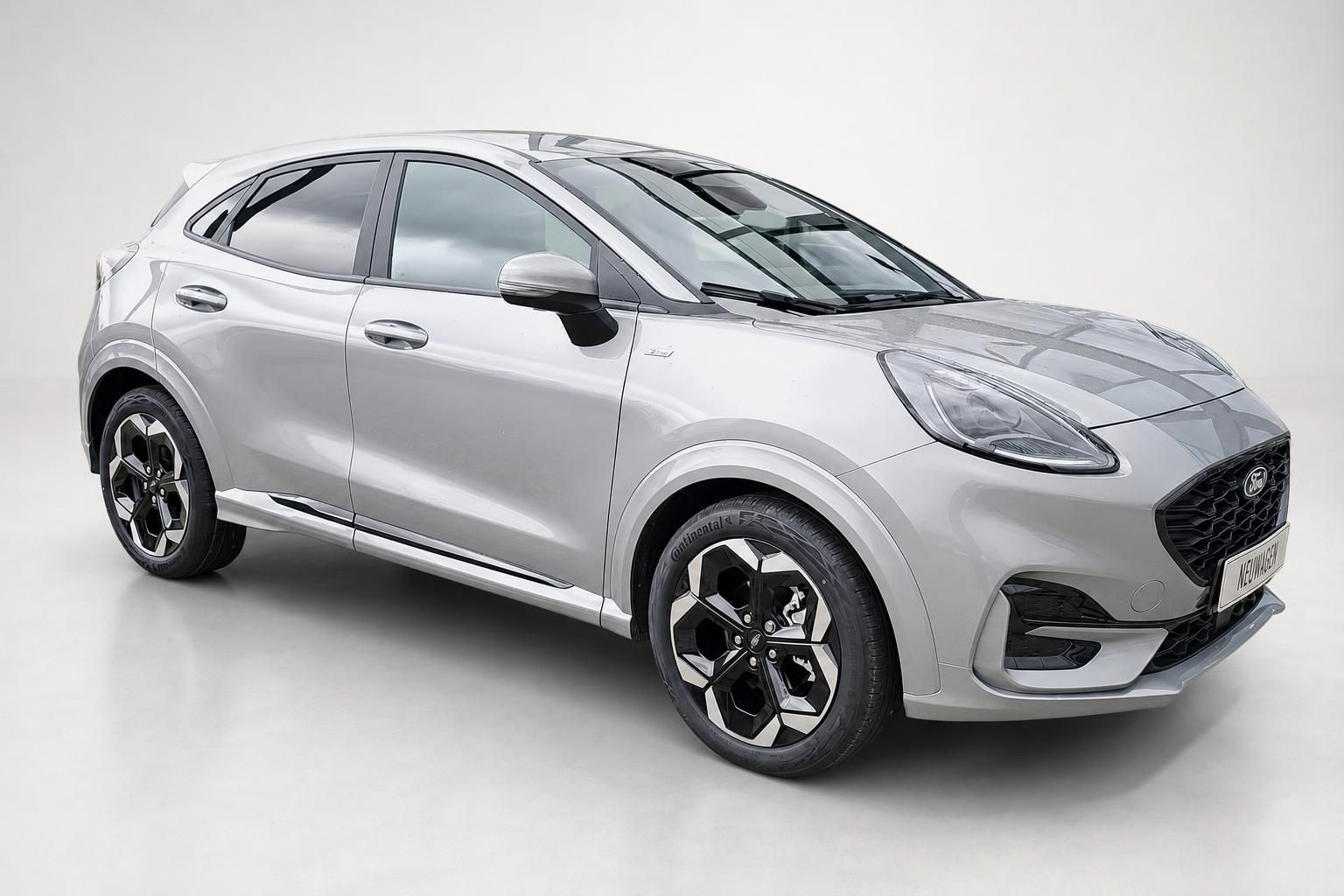 Ford Puma silber SUV Seitenansicht schräg vorne