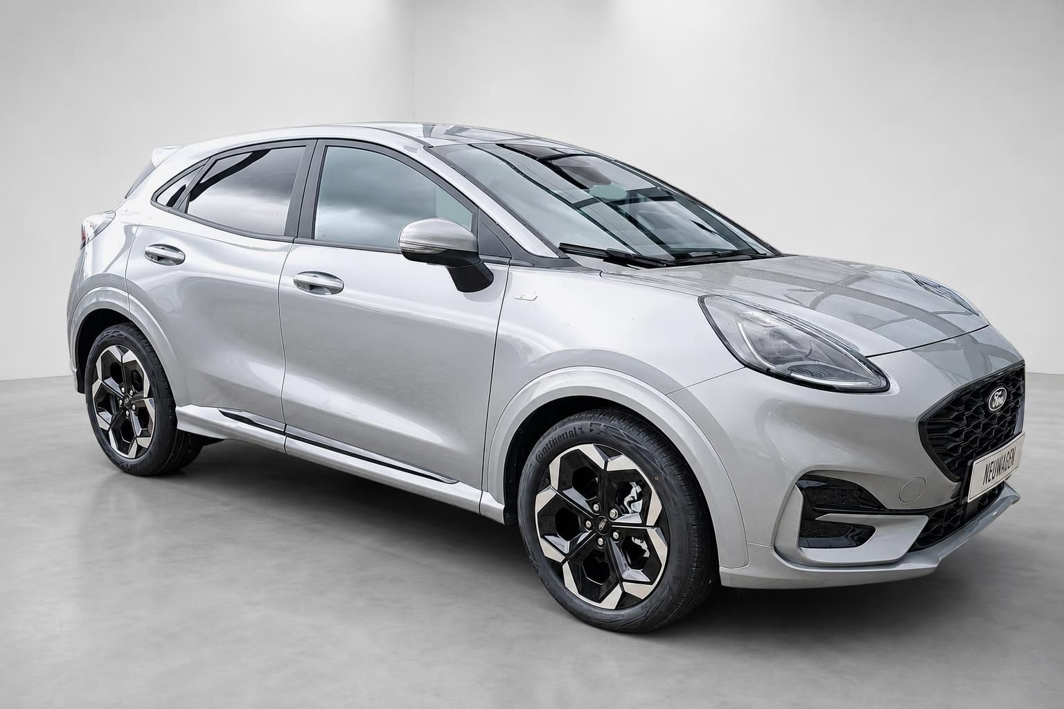 Ford Puma silber SUV Frontansicht schräg von vorne