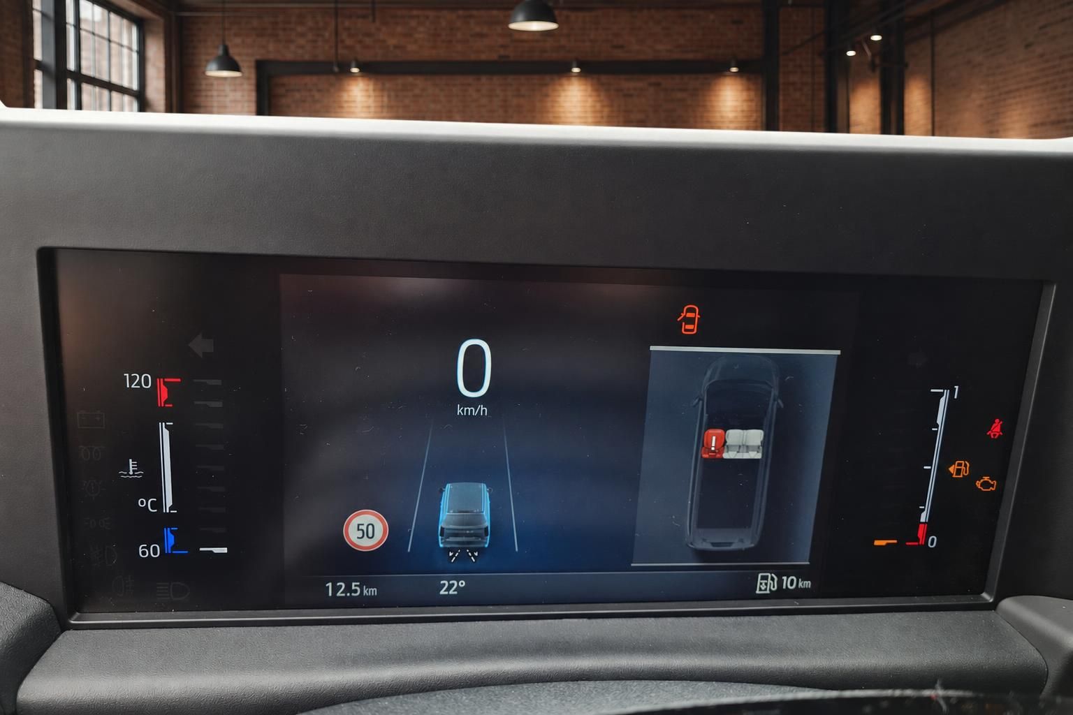 Ford Digitaltacho mit Geschwindigkeitsanzeige und Fahrassistenzsystemen