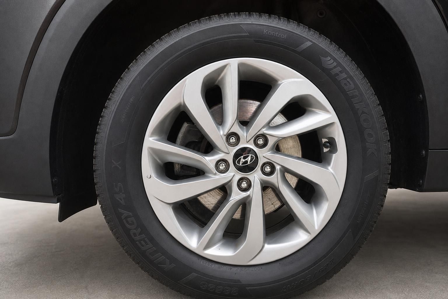 Hyundai Tucson Leichtmetallfelge mit Hankook-Reifen – Detailansicht Rad