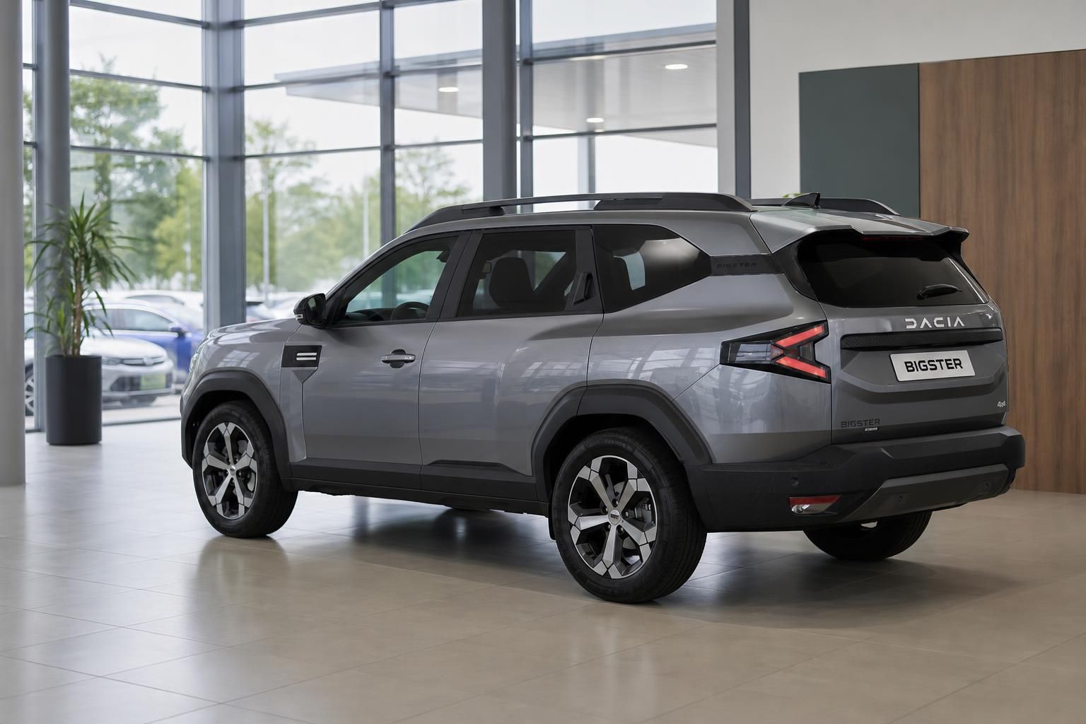 Dacia Bigster 4x4 grau Heckansicht im Ausstellungsraum