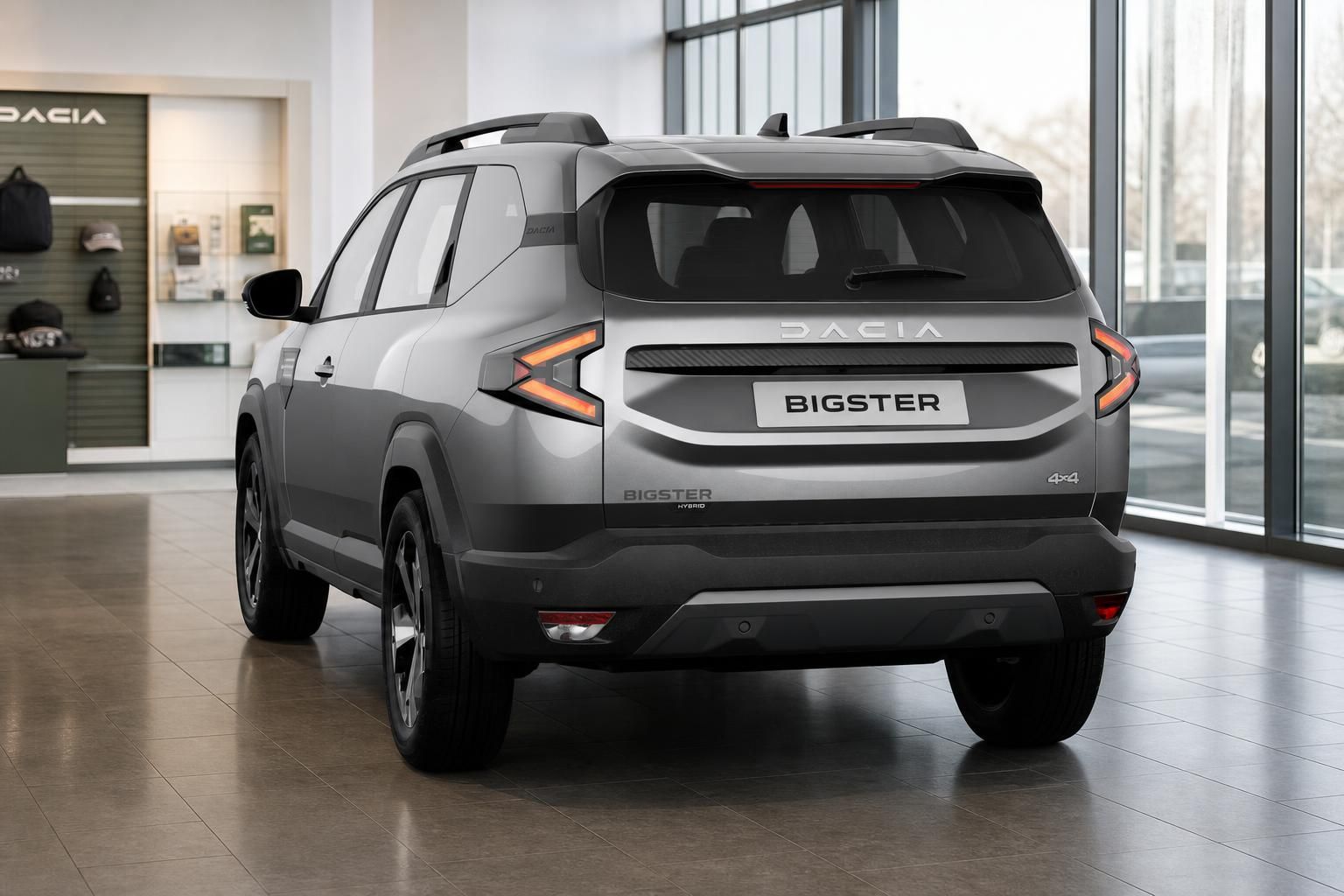 Dacia Bigster Hybrid 4x4 Heckansicht mit Kennzeichenhalter im Showroom