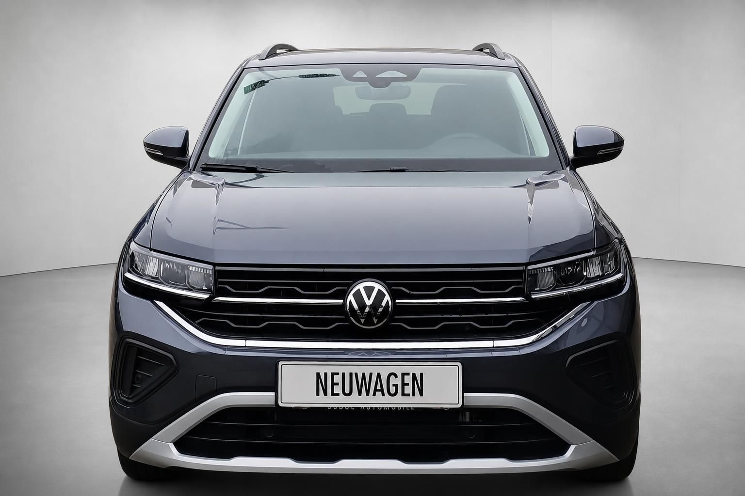 VW T-Cross grau Neuwagen Frontalansicht mit Kühlergrill im Studio