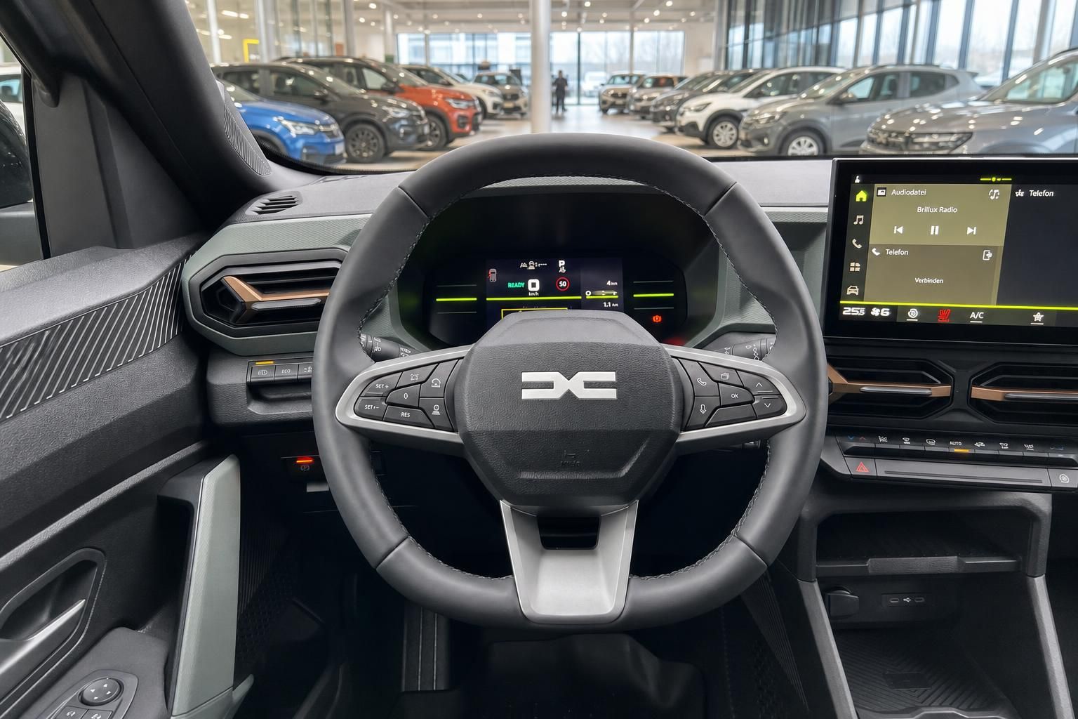 Fahrzeug Cockpit mit Lenkrad, digitalem Display und Infotainment-System