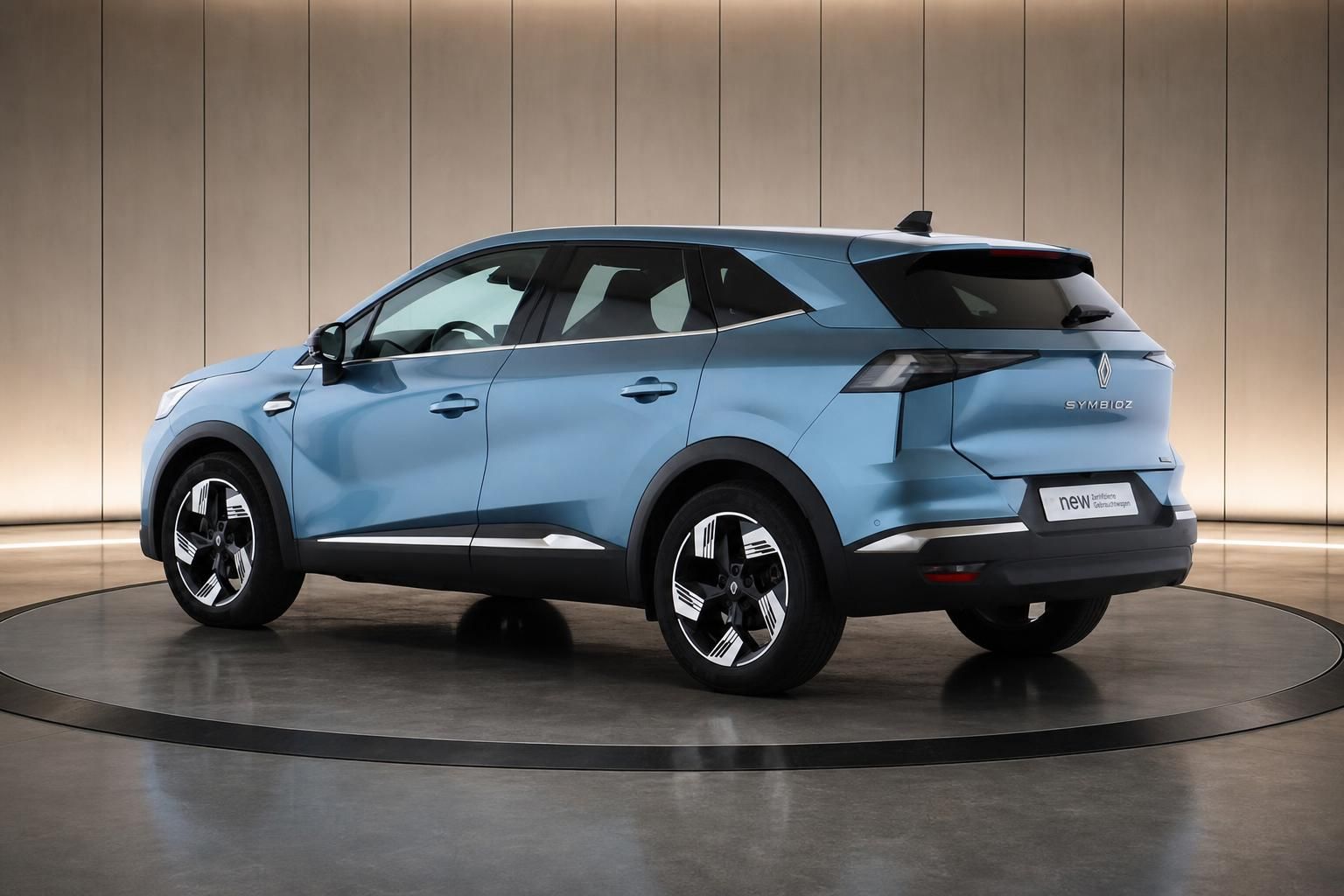 Renault Symbioz in Blau, Seitenansicht von hinten im Studio