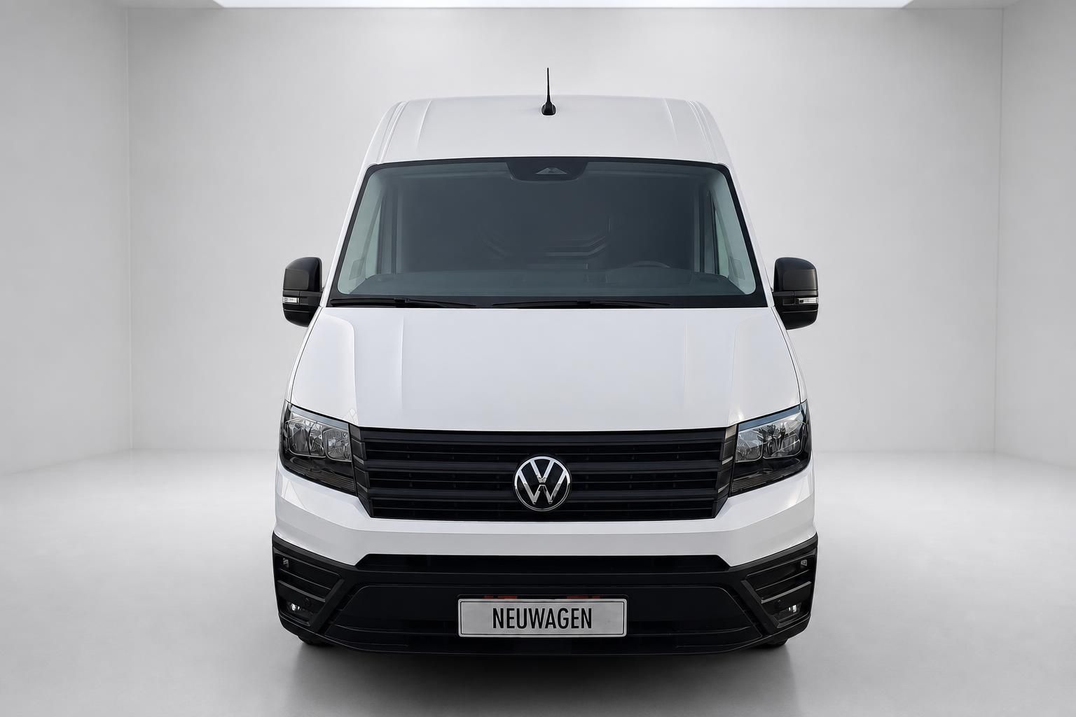 VW Crafter Neuwagen weiß, direkte Frontansicht im Studio