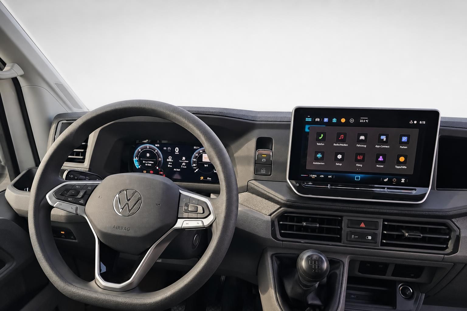 VW Crafter Cockpit mit Lenkrad und digitalem Infotainment-Display