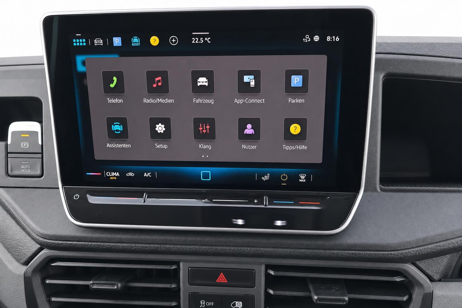 VW Crafter Infotainment-Bildschirm mit Menüübersicht im Detail