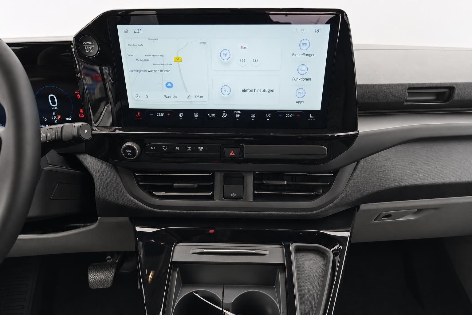 Cockpit mit Touchscreen Navigation und Klimabedienung im Fahrzeug