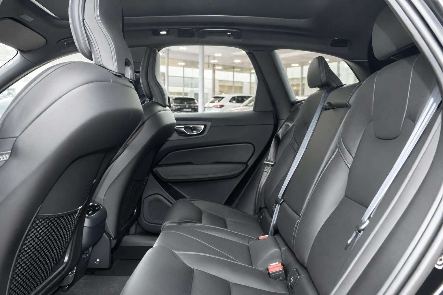 Volvo XC60 schwarz Innenraum Rücksitze Lederausstattung