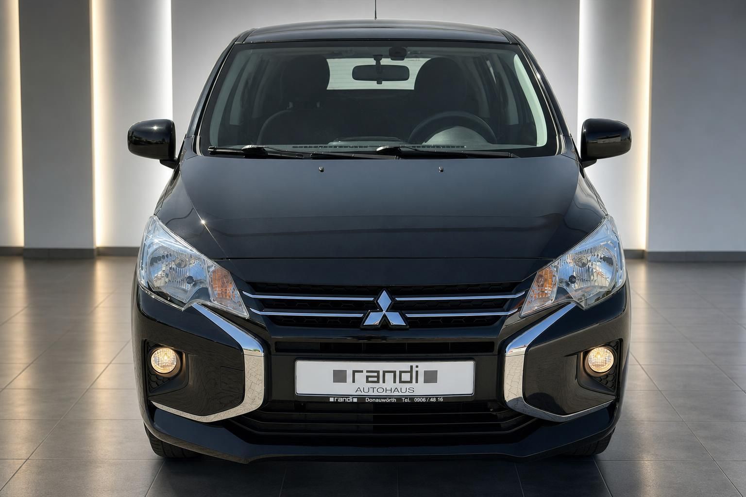 Mitsubishi Space Star schwarz Frontansicht gerade Autohaus Randi Donauwörth