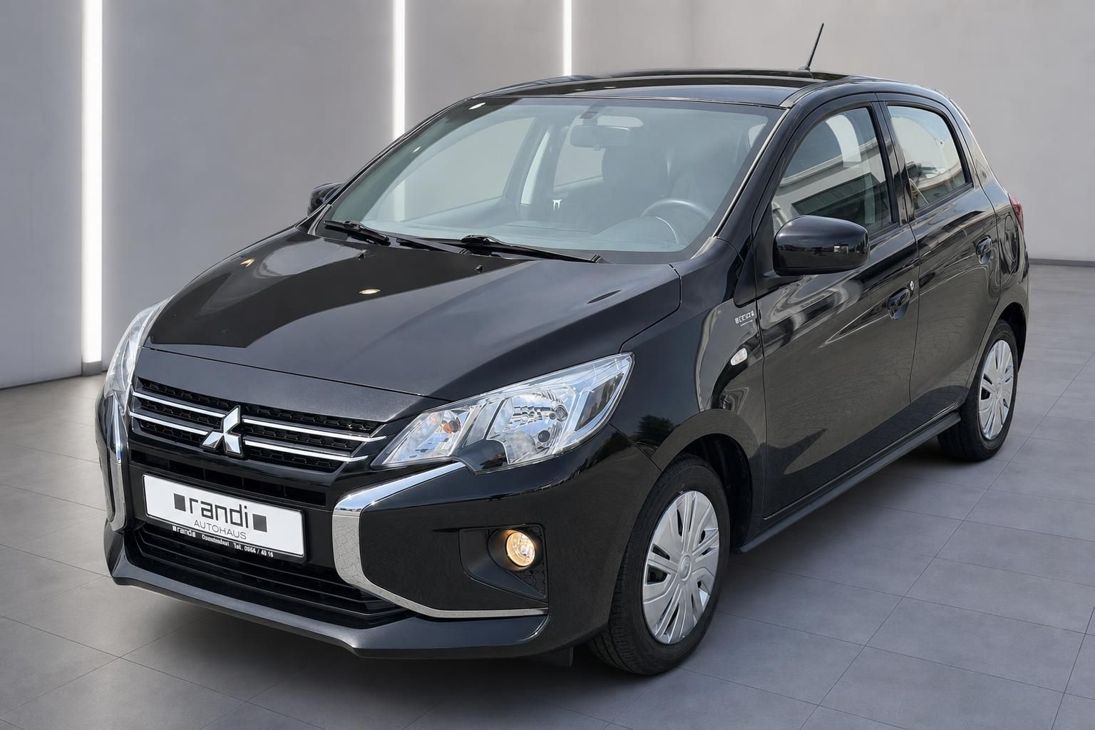 Mitsubishi Space Star schwarz Frontansicht schräg rechts Autohaus Randi Donauwörth