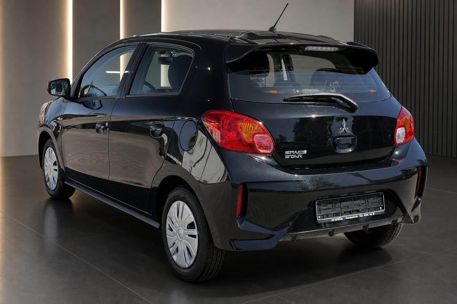Mitsubishi Space Star schwarz schräg hinten links – kompakter Stadtflitzer Gebrauchtwagen