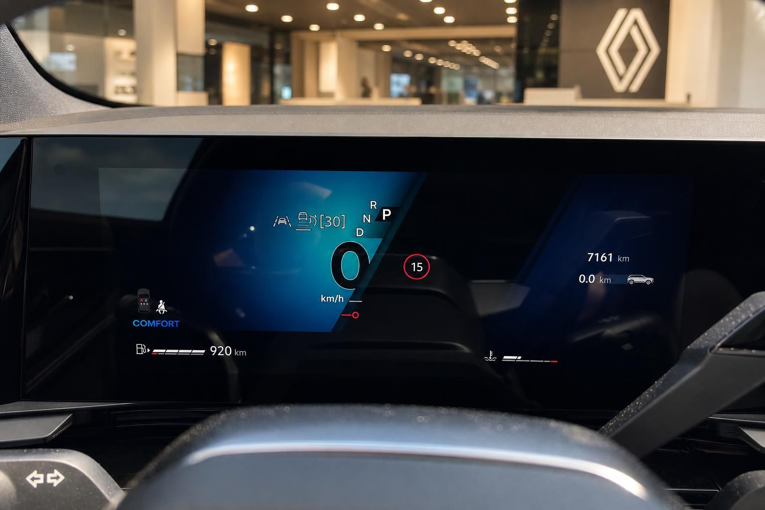 Digitales Cockpit mit Tacho und Fahrmodus Comfort im Renault Neuwagen