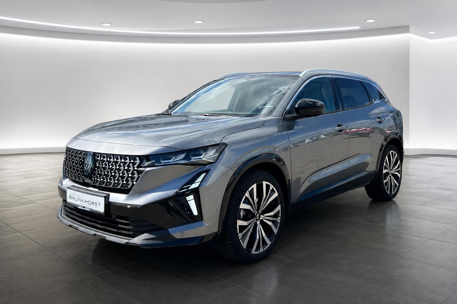 Renault Austral Seitenansicht grau im Showroom