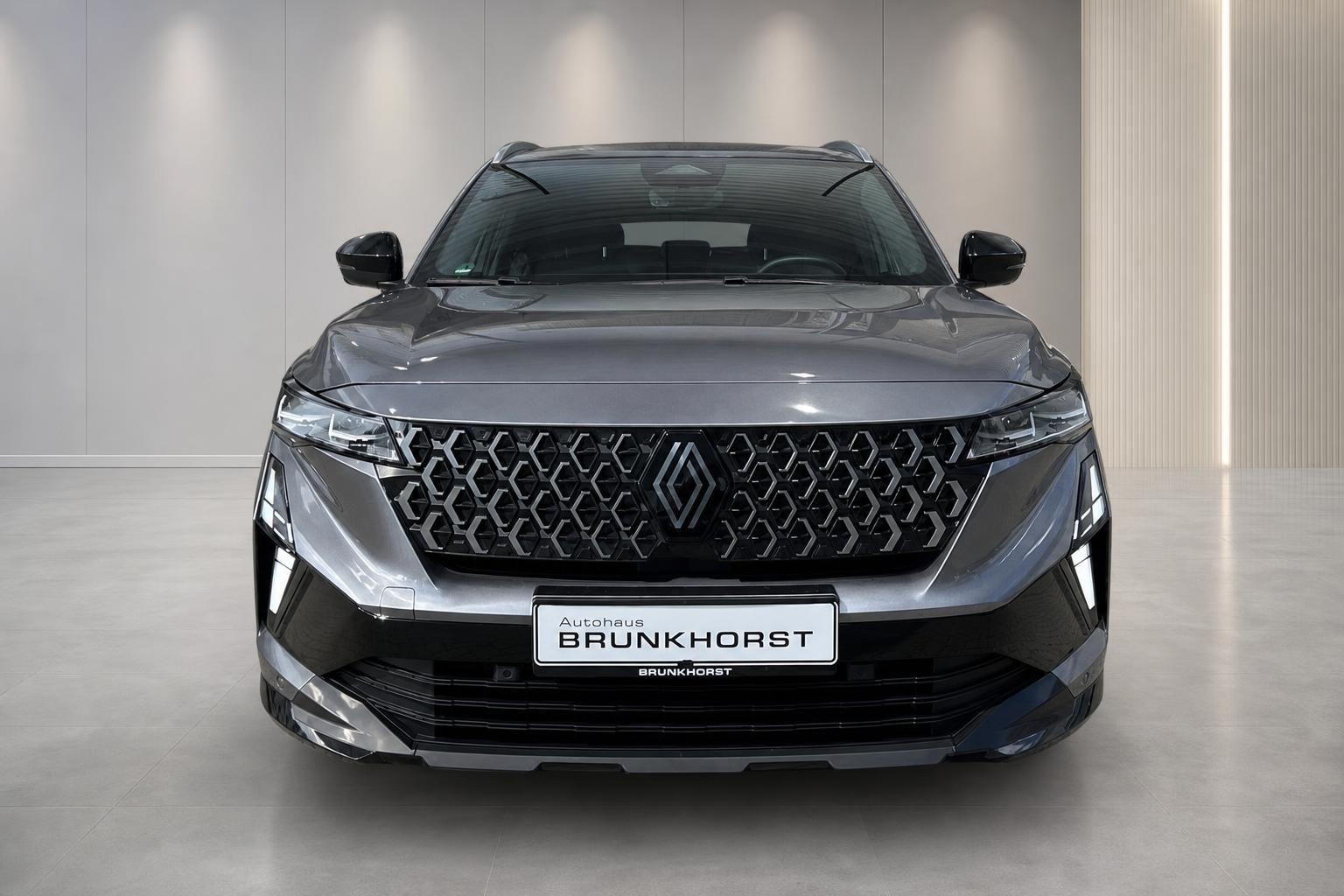 Renault Austral Frontansicht in grau bei Autohaus Brunkhorst