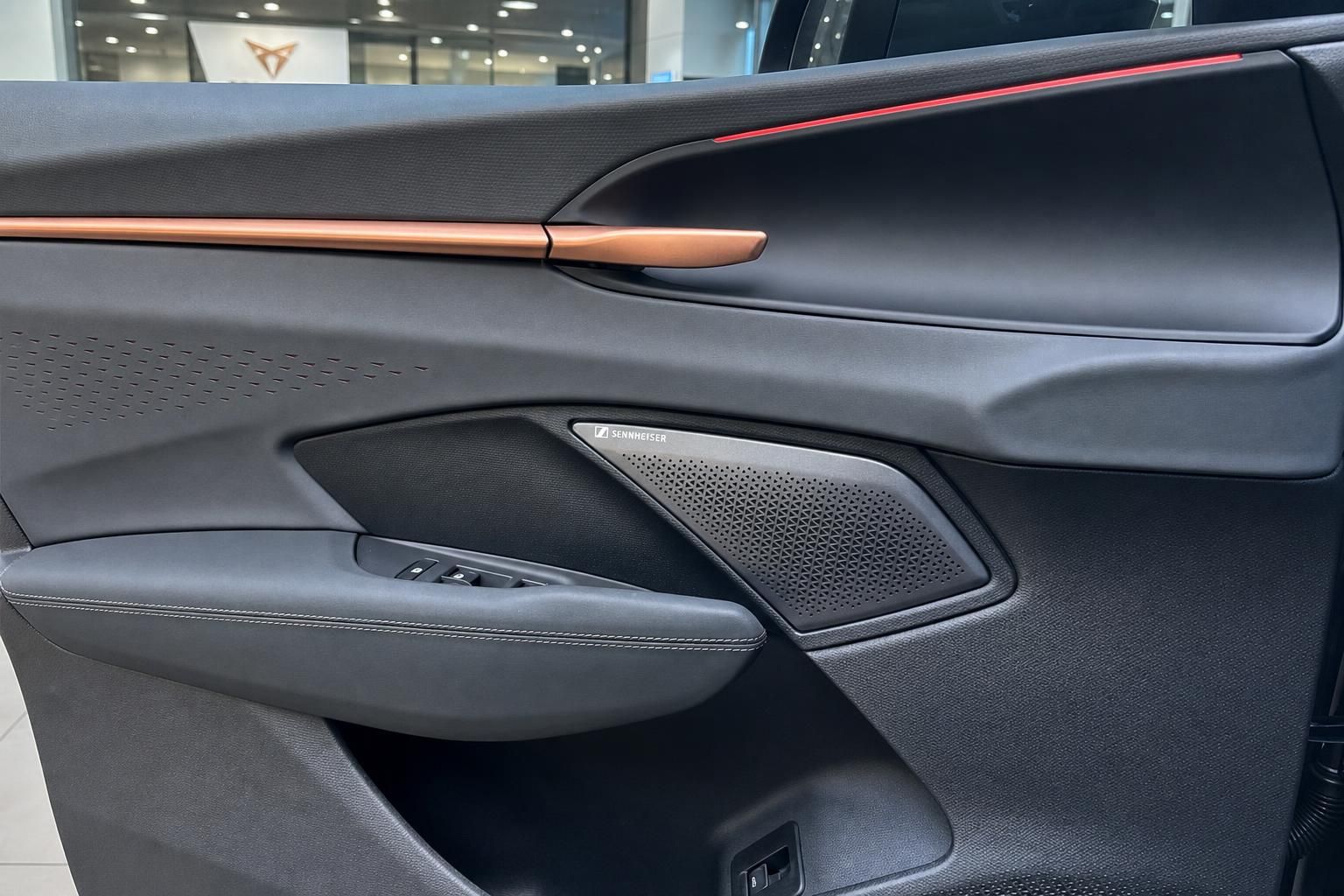 Tuerverkleidung mit Sennheiser Lautsprecher im Cupra Innenraum
