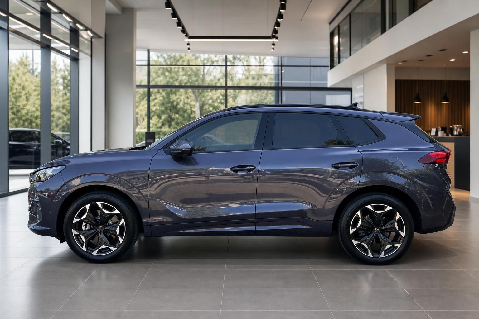 Cupra Terramar Seitenansicht mit Alufelgen im Showroom