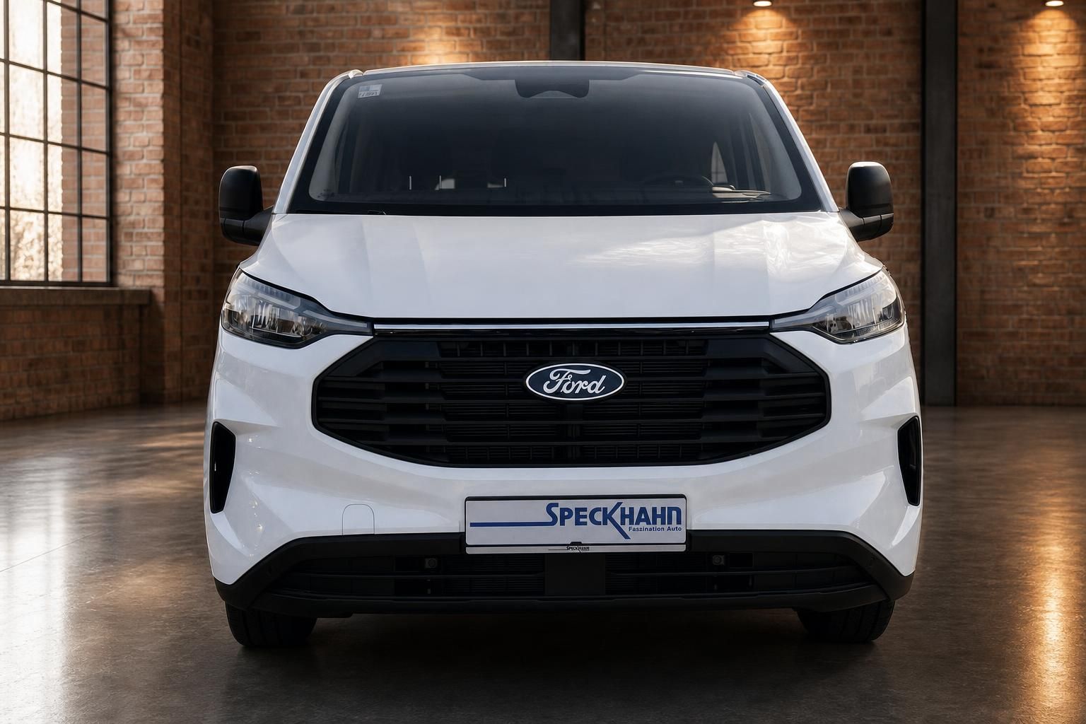 Ford Transit Custom weiß Frontansicht mit Kühlergrill und Ford Logo