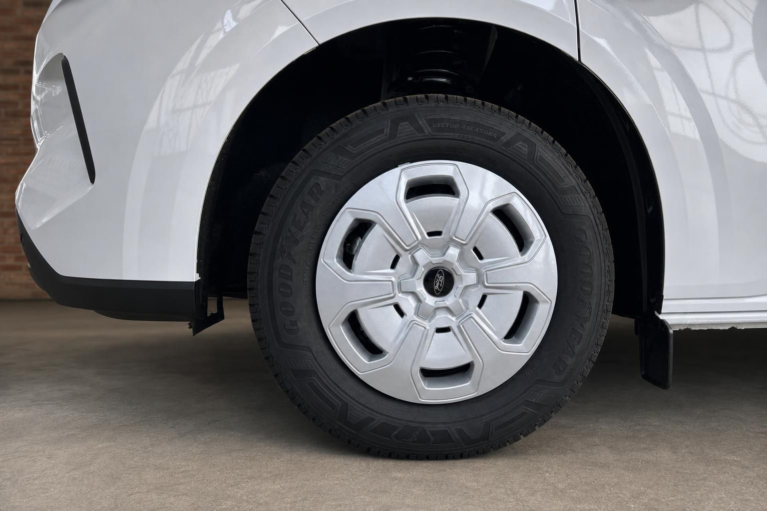 Ford Transit Custom Nahaufnahme Felge und Reifen mit Goodyear Bereifung