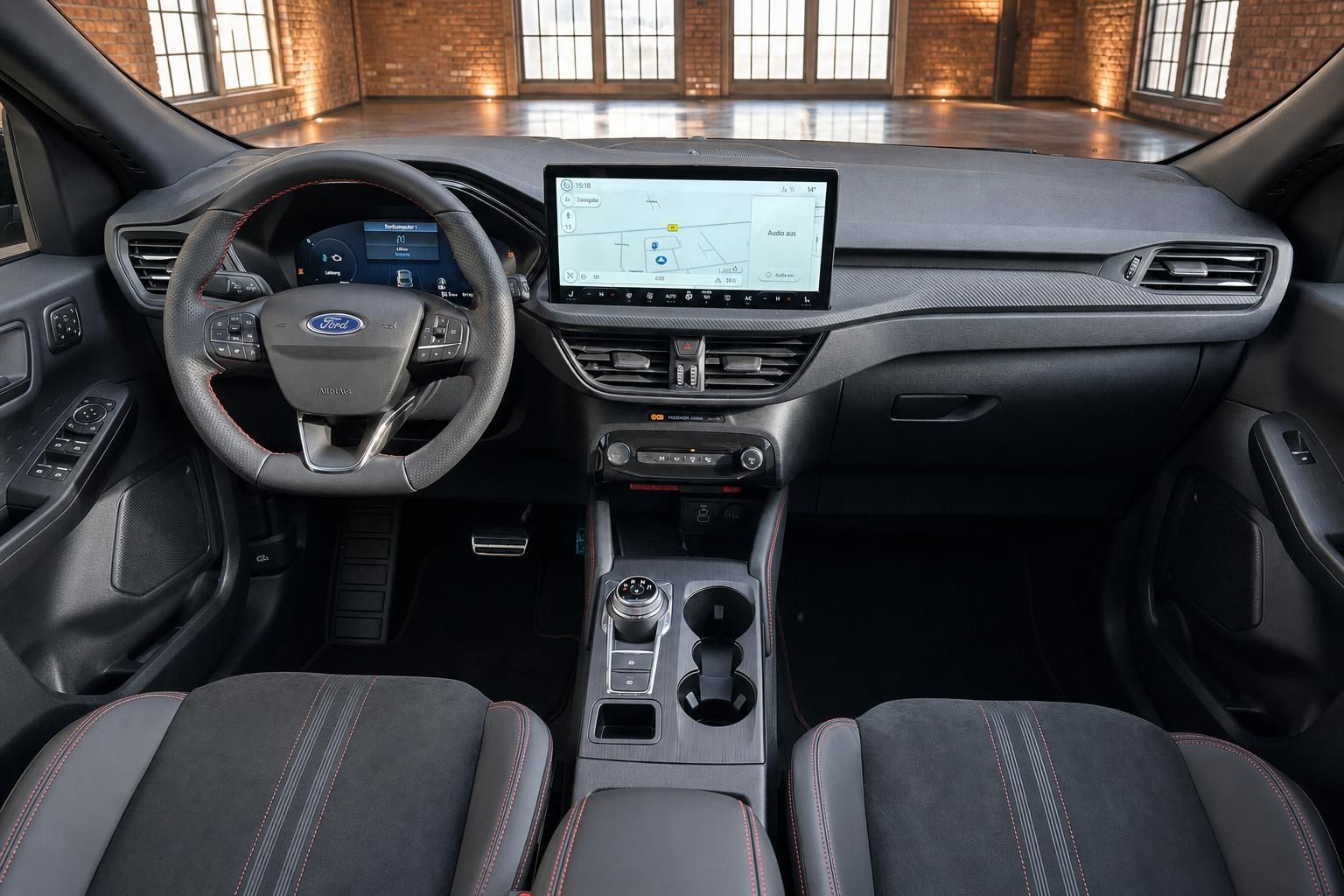 Ford Kuga Innenraum Übersicht – Armaturenbrett, SYNC-Touchscreen und Sportlenkrad von vorne