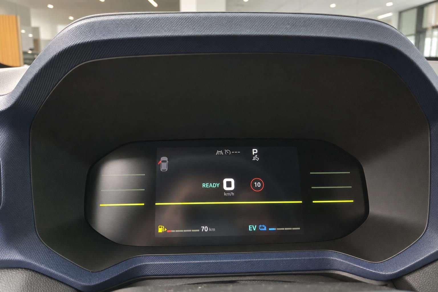Dacia Hybrid digitales Kombiinstrument mit EV-Anzeige und Reichweitenanzeige 70 km