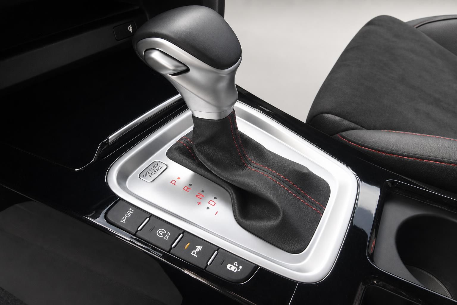 Automatikgetriebe Wählhebel mit PRND-Anzeige und Sport-Modus in schwarzem Innenraum
