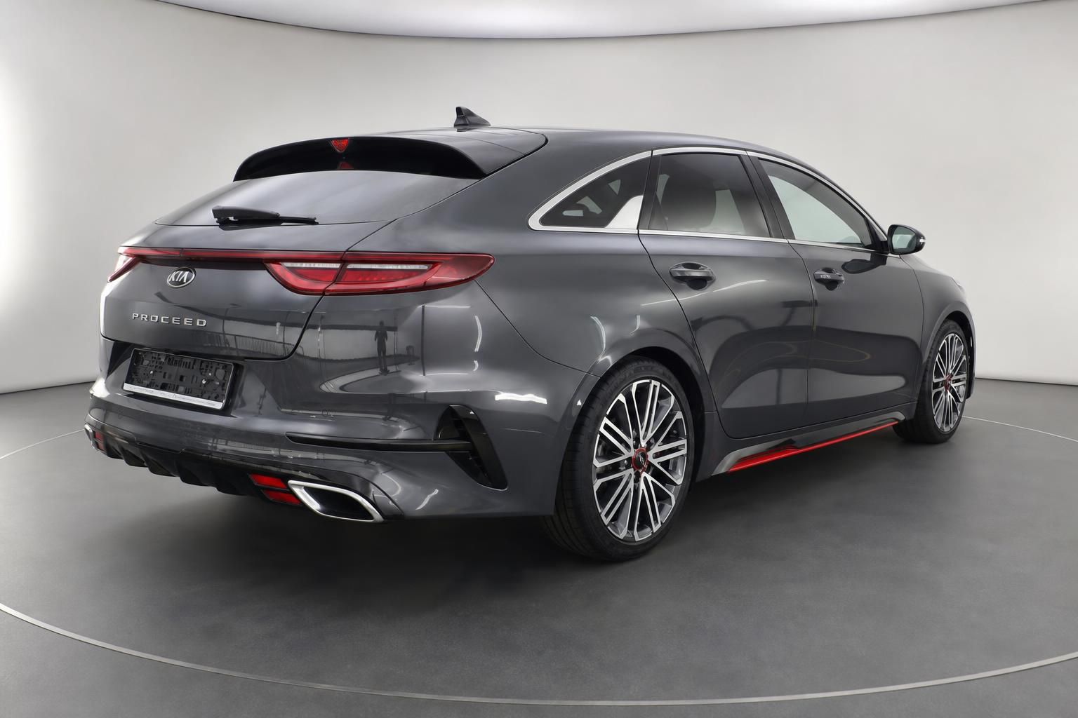 Kia ProCeed GT grau Heckansicht mit Doppelendrohr und GT-Sportausstattung