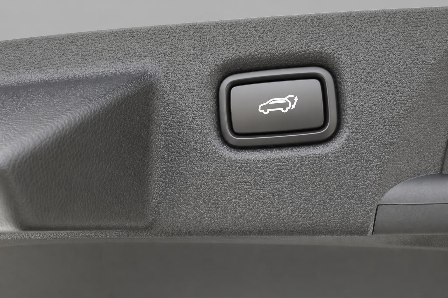 Automatische Heckklappe Taste im Fahrzeuginnenraum mit Heckklappenöffnung Symbol