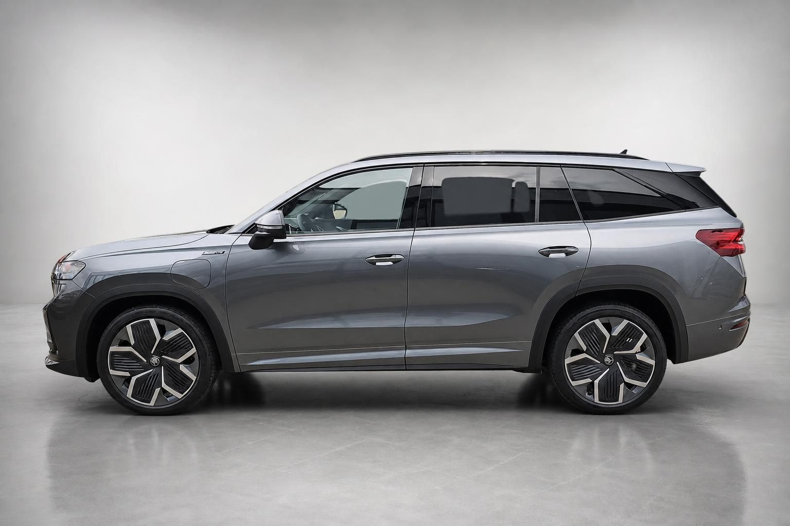 Skoda Kodiaq SUV Grau Seitenansicht mit grossen Leichtmetallfelgen